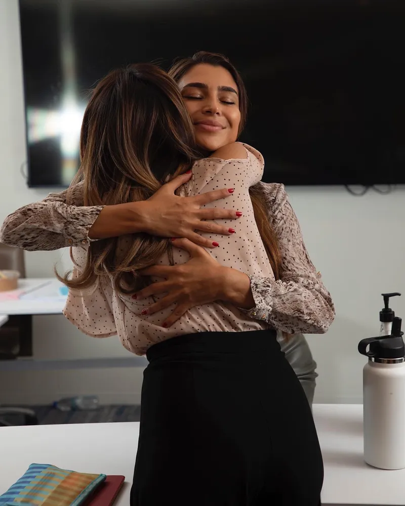 Handan Darici embracing a participant