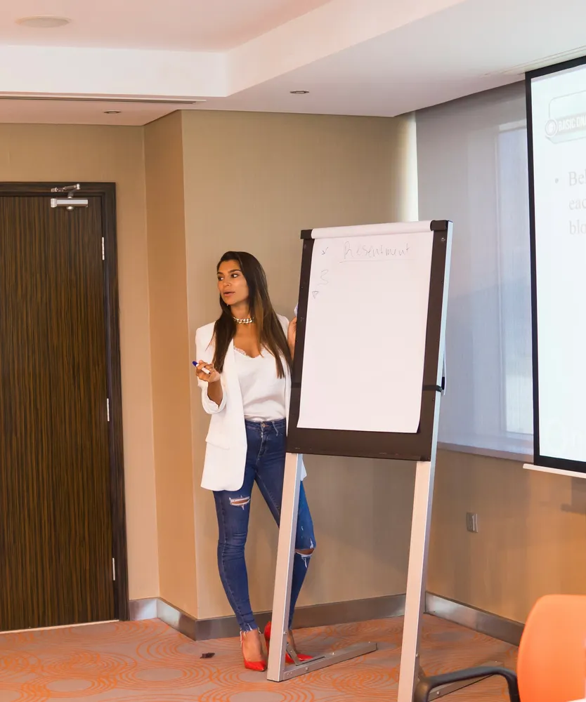 Handan Darici teaching at a flip chart